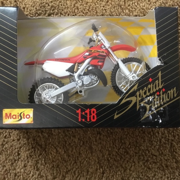 Honda CR 250 R -Special Edition- Maisto 1:18 - Picture 12 of 12